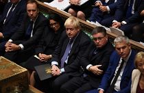 Boris Johnson annuncia una "pausa" di riflessione