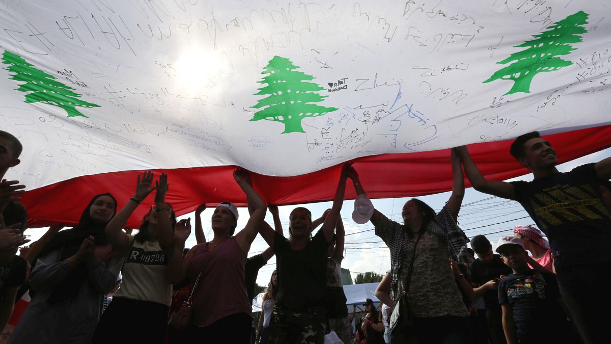 Lübnan'da protestoların ardından hazırlanan reform paketi uygulanmaya başladı