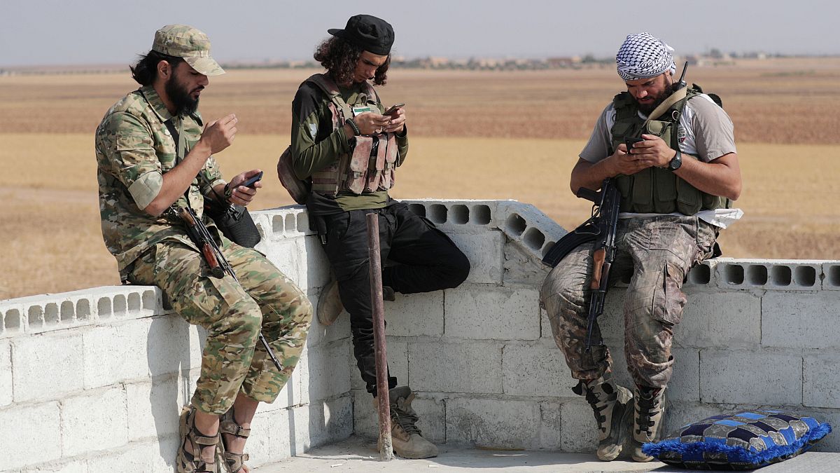 Putyin kitolta a tűzszünetet Szíriában, de nem a kurdokat félti