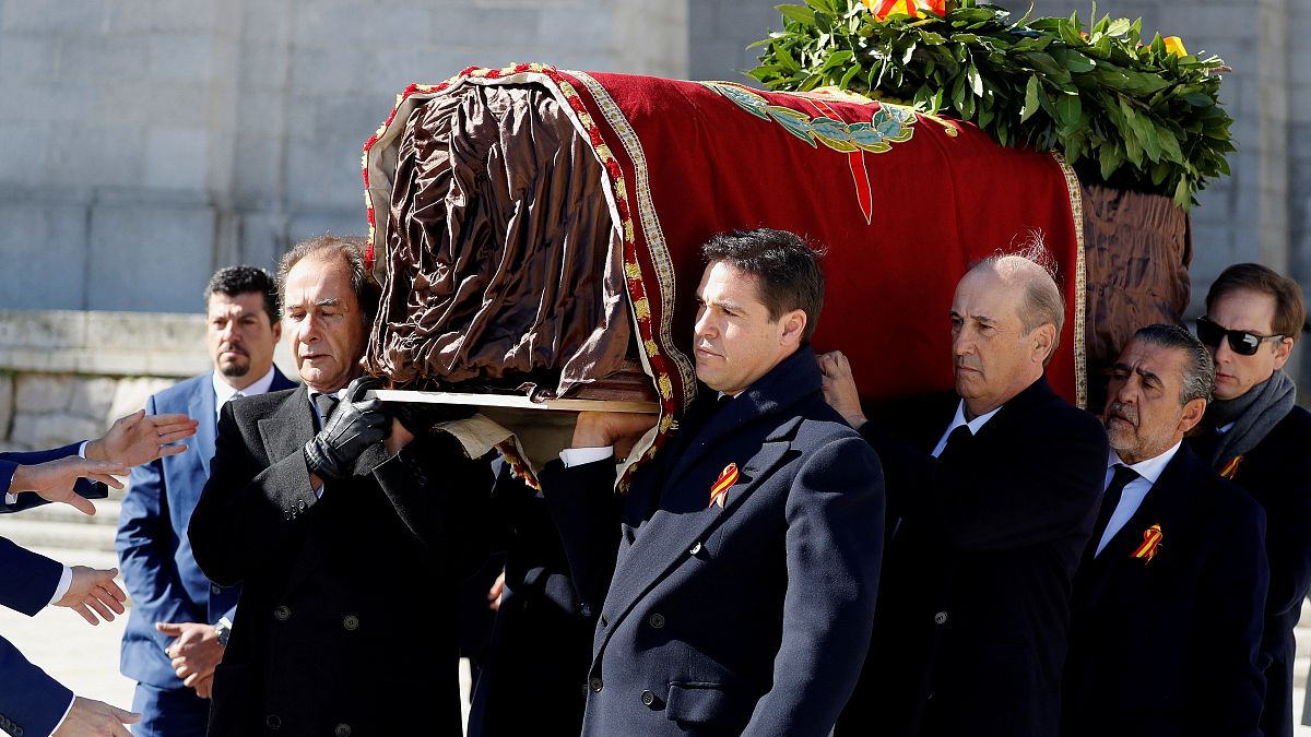 Le dictateur Franco mis dehors de son glorieux mausolée 44 ans après sa mort 