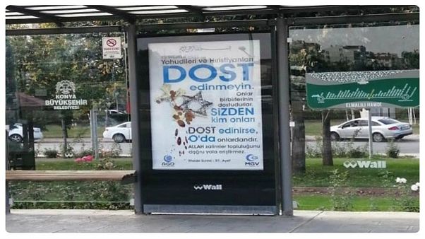Konya'daki afiş tartışması: Kur'an Yahudi ve Hristiyanlarla dost olmayı yasaklıyor mu? Konya'daki afiş tartışması: Kur'an Yahudi ve Hristiyanlarla dost olmayı yasaklıyor mu?