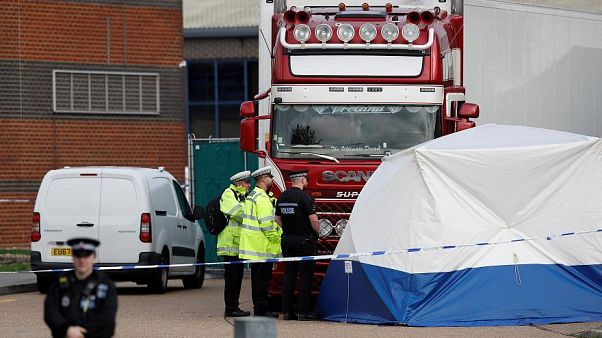 Londra: 39 cadaveri in un camion, ipotesi immigrazione clandestina Londra: 39 cadaveri in un camion, ipotesi immigrazione clandestina