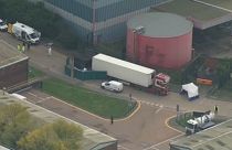 Harminckilenc holttestet találtak egy kamionban Angliában