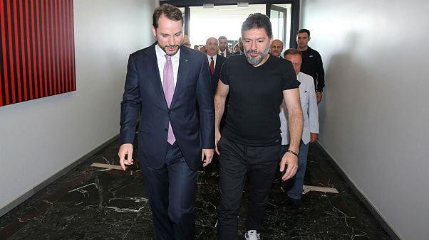 محمد هاکان آتیلا پس از بازگشت به ترکیه(سمت راست تصویر) محمد هاکان آتیلا پس از بازگشت به ترکیه(سمت راست تصویر)