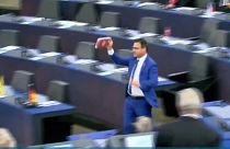 AP'de Türkiye'ye Suriye tepkisi: İtalyan vekil çikolata kutusunu yere fırlattı