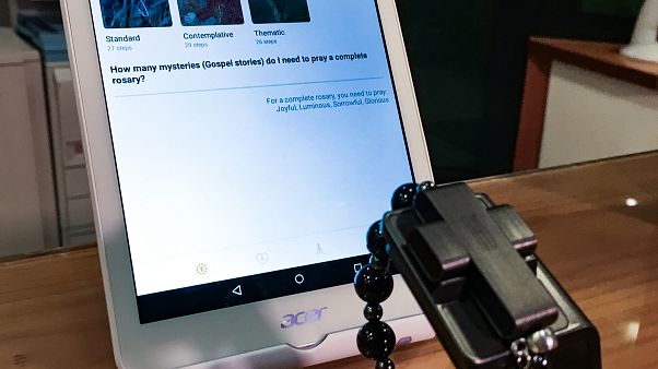 Deus ex Hackina: già craccato il rosario digitale del Vaticano Deus ex Hackina: già craccato il rosario digitale del Vaticano