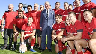 Prinz Charles besucht walisische Rugby-Nationalmannschaft in Tokio