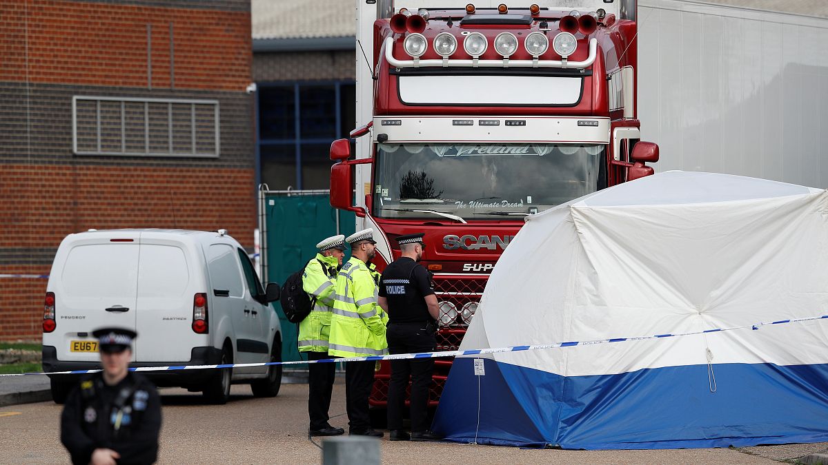 39 halottat találtak egy bolgár kamionban Angliában