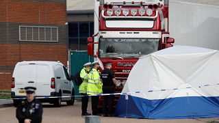 39 halottat találtak egy bolgár kamionban Angliában