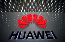 Huawei katlanabilir cep telefonunu Çin'de 2 bin 400 dolara satacak