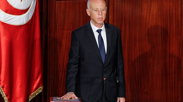 Tunisia, giura il nuovo presidente Kaïs Saïed Tunisia, giura il nuovo presidente Kaïs Saïed