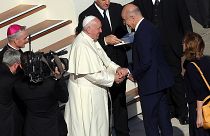 Ο Πάπας Φραγκίσκος συνομιλεί με τον υπουργό Εξωτερικών της Ελλάδας Νίκο Δένδια