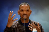 Esti mesét olvas az önként utcán alvóknak Will Smith