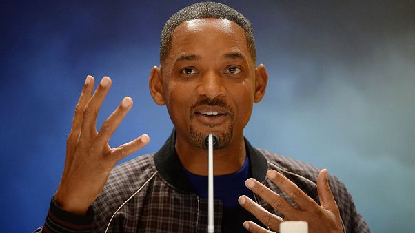 Esti mesét olvas az önként utcán alvóknak Will Smith Esti mesét olvas az önként utcán alvóknak Will Smith