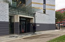 مدخل جانبي لمبنى مفوضية الأمم المتحدة لشؤون اللاجئين حيث أحرق رجل كردي نفسه 23 أكتوبر 2019