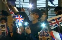 Гонконг: участники протестов просят о помощи   