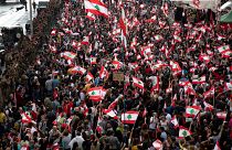 شاهد: اللبنانيون عازمون على البقاء في الشارع وتباين الآراء حول المرحلة المقبلة