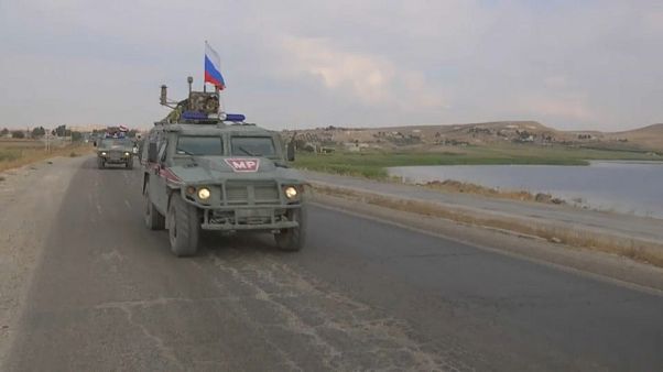Rus askeri polisi Suriye sınırında ilk devriyesini attı Rus askeri polisi Suriye sınırında ilk devriyesini attı