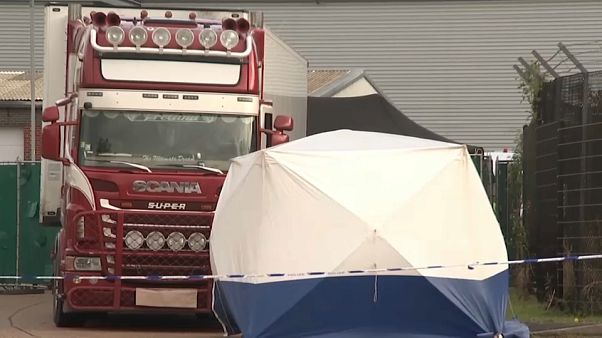 Regno Unito: camion con 39 cadaveri, le vittime sono cinesi Regno Unito: camion con 39 cadaveri, le vittime sono cinesi