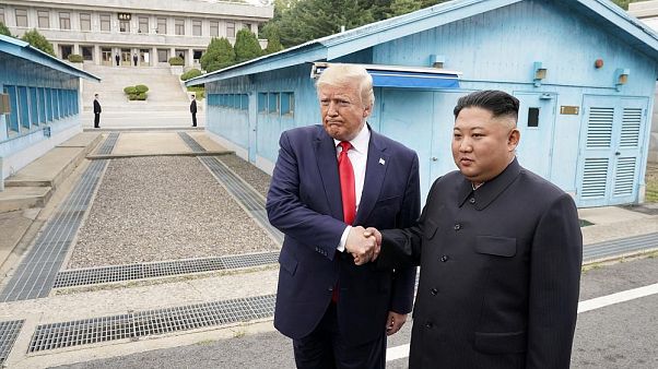 مسؤول كوريّ شمالي: العلاقة بين ترامب وكيم جونغ أون "خاصّة" مسؤول كوريّ شمالي: العلاقة بين ترامب وكيم جونغ أون "خاصّة"
