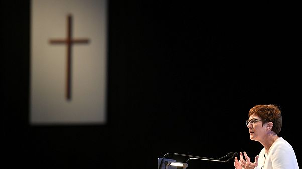 Alman Savunma Bakanı Annegret Kramp-Karrenbauer: Türkiye bir bölgeyi 'ilhak etti' Alman Savunma Bakanı Annegret Kramp-Karrenbauer: Türkiye bir bölgeyi 'ilhak etti'