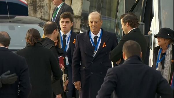 Família de Franco assiste à exumação do corpo do antigo ditador Família de Franco assiste à exumação do corpo do antigo ditador