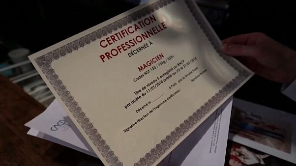 Première mondiale : la France reconnaît un diplôme "BAC+2 magie" Première mondiale : la France reconnaît un diplôme "BAC+2 magie"