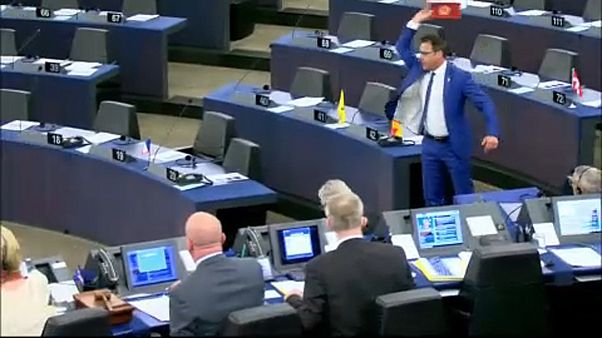 Strafe für Schokoladen-Wurf im Europa-Parlament Strafe für Schokoladen-Wurf im Europa-Parlament