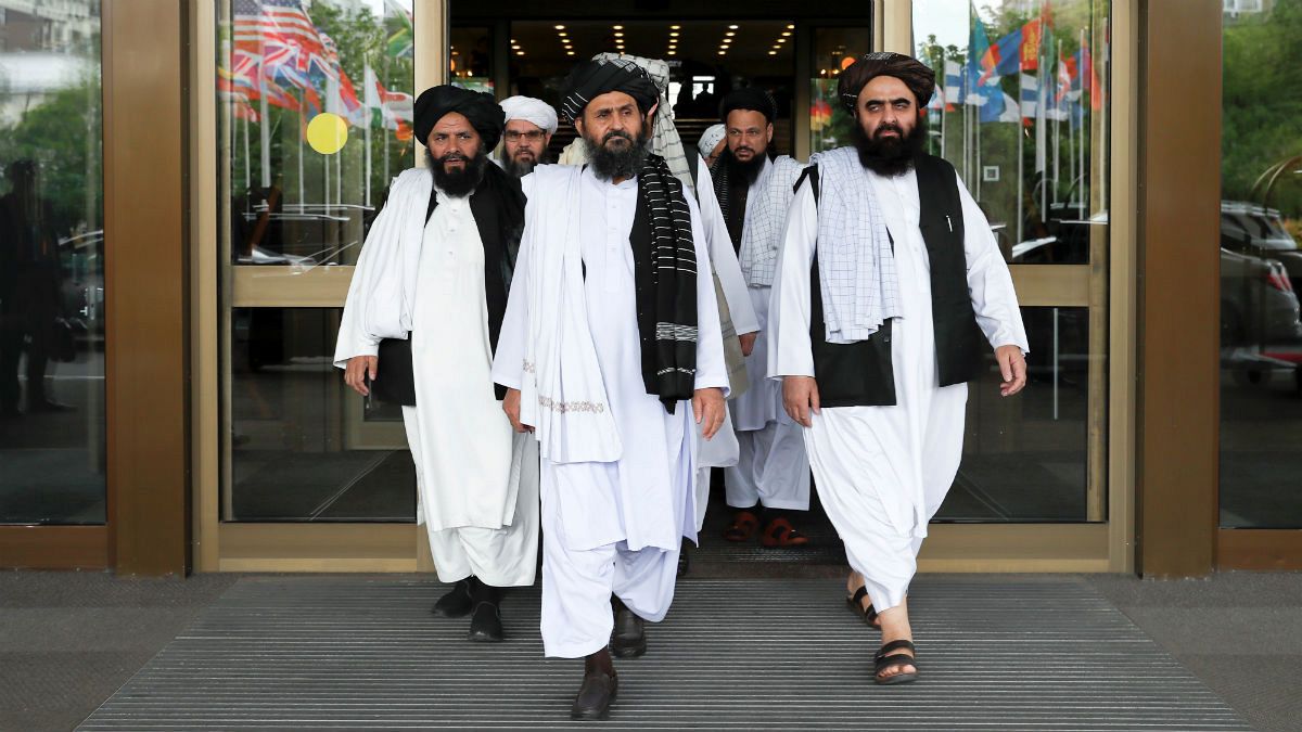 رونمایی از عکس‌های بَزَک کرده مردان طالبان