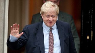 Boris Johnson photographié sortant du 10 Downing Street, le 24 octobre 2019
