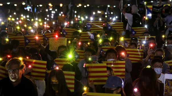 Nem csak maguknak, de a katalánoknak is függetlenséget követelnek a hongkongiak Nem csak maguknak, de a katalánoknak is függetlenséget követelnek a hongkongiak