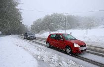 Archives - La circulation rendue difficile après des chutes de neige au col de Vizzavona, non loin de Bocognano en Corse, le 15 mai 2019