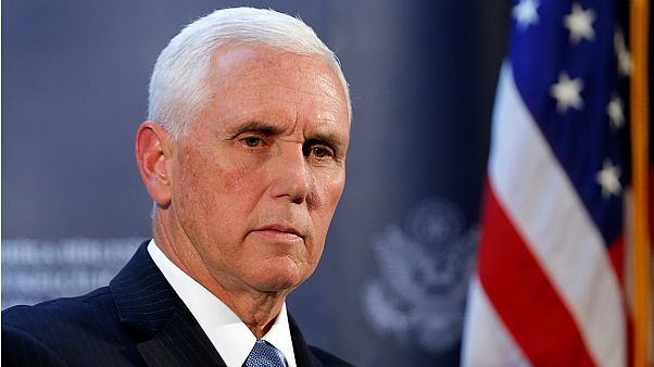 ABD Başkan Yardımcısı Mike Pence'den Hong Konglulara destek, Nike ve NBA'e tepki ABD Başkan Yardımcısı Mike Pence'den Hong Konglulara destek, Nike ve NBA'e tepki