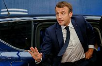 Macron'dan başörtüsü açıklaması: Kamusal alanda örtülmesi benim işim değil 