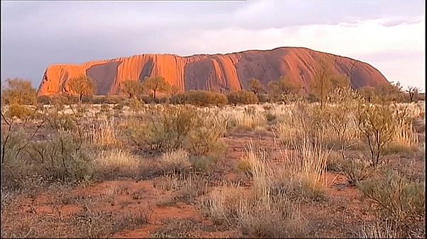 Letzter Tag: Touristenansturm vor Sperrung des Uluru Letzter Tag: Touristenansturm vor Sperrung des Uluru