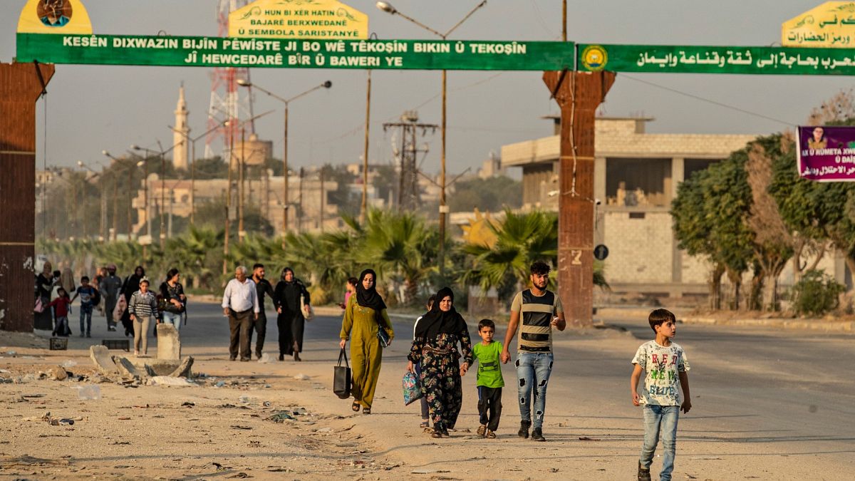 Rasulayn bölgesinde kenti terk eden Suriyeliler