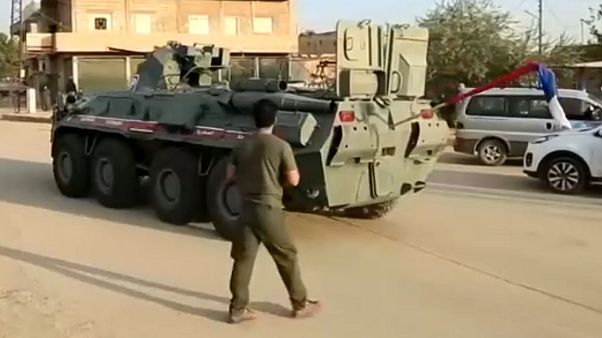 Rusya, Türkiye-Suriye sınırına 20 zırhlı araçla Çeçenistan'dan 300 asker getirdi Rusya, Türkiye-Suriye sınırına 20 zırhlı araçla Çeçenistan'dan 300 asker getirdi