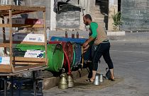 Suriye'deki savaş sebebiyle halk benzin ve dizel bulmakta zorlanıyor.
