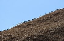 Australia: ultimo giorno per scalare Uluru, la montagna sacra degli aborigeni