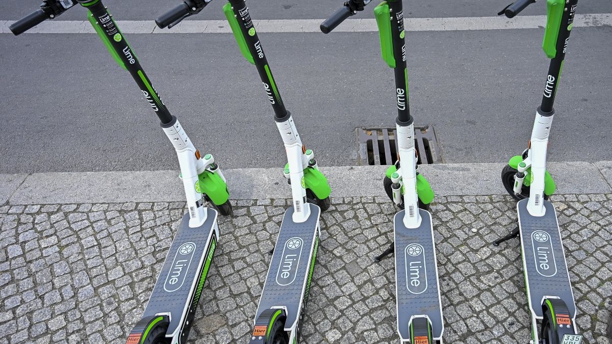 Franciaországban holnaptól a KRESZ szabályozza az elektromos rollerek használatát