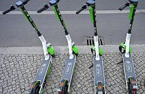 Franciaországban holnaptól a KRESZ szabályozza az elektromos rollerek használatát