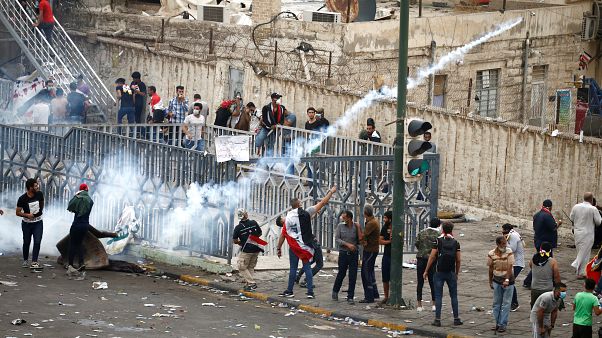Irak'ta Şii milisler protestoculara ateş açtı: Ölü sayısı 30'u geçti, yüzlerce yaralı Irak'ta Şii milisler protestoculara ateş açtı: Ölü sayısı 30'u geçti, yüzlerce yaralı