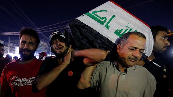 Irak'da hükümet karşıtları yine meydanlara indi: En az 40 kişi hayatını kaybetti Irak'da hükümet karşıtları yine meydanlara indi: En az 40 kişi hayatını kaybetti