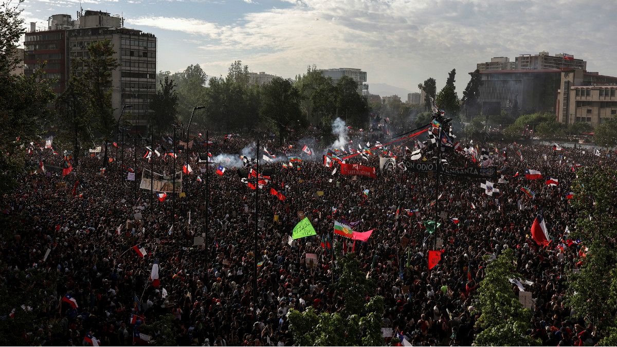 تظاهرات یک میلیونی در پایتخت شیلی؛ رئیس‌جمهور: پیام‌تان را شنیدم