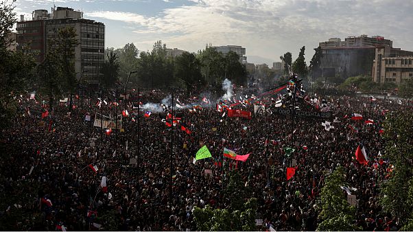تظاهرات یک میلیونی در پایتخت شیلی؛ رئیسجمهور: پیامتان را شنیدم تظاهرات یک میلیونی در پایتخت شیلی؛ رئیسجمهور: پیامتان را شنیدم