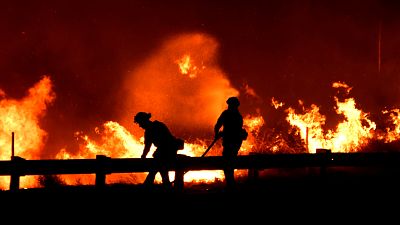 Μαίνονται οι καταστροφικές πυρκαγιές στην Καλιφόρνια