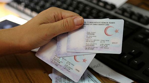 Türkiye'de yeni kimlik kartları Türkiye'de yeni kimlik kartları