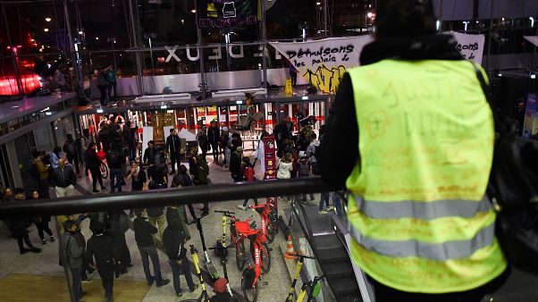 Fransa'da Sarı Yelekliler gösterileri 50. haftasında Fransa'da Sarı Yelekliler gösterileri 50. haftasında