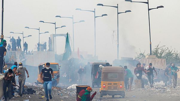 لليوم الرابع على التوالي .. المحتجون في ساحات بغداد للمطالبة بـ"إسقاط النظام" لليوم الرابع على التوالي .. المحتجون في ساحات بغداد للمطالبة بـ"إسقاط النظام"