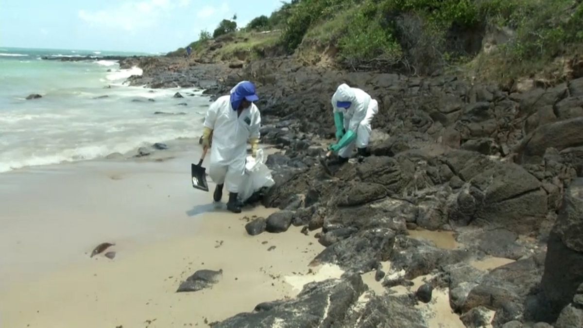  Manchas de petróleo nas praias do Brasil diminuem